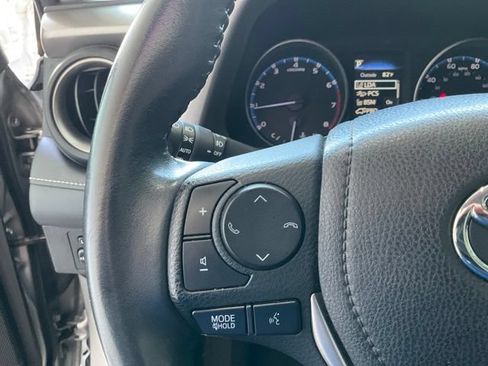 Used 2018 Toyota RAV4 XLE AWD/4WD image 10