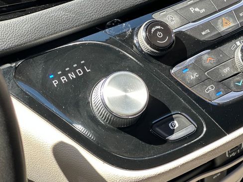 Used 2022 Chrysler Pacifica Touring-L FWD image 19