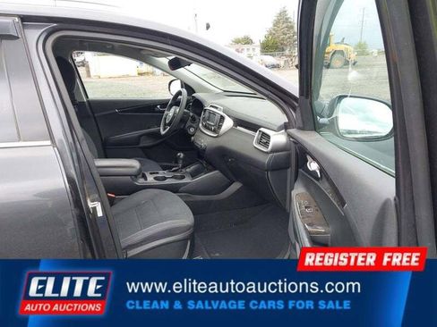 Used 2017 Kia Sorento LX image 10