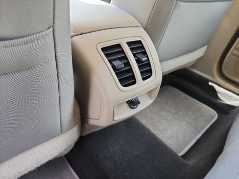 Used 2015 Ford Taurus SEL FWD image 28