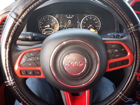 Used 2020 Jeep Renegade Sport w/ Sport Appearance Group FWD image 21