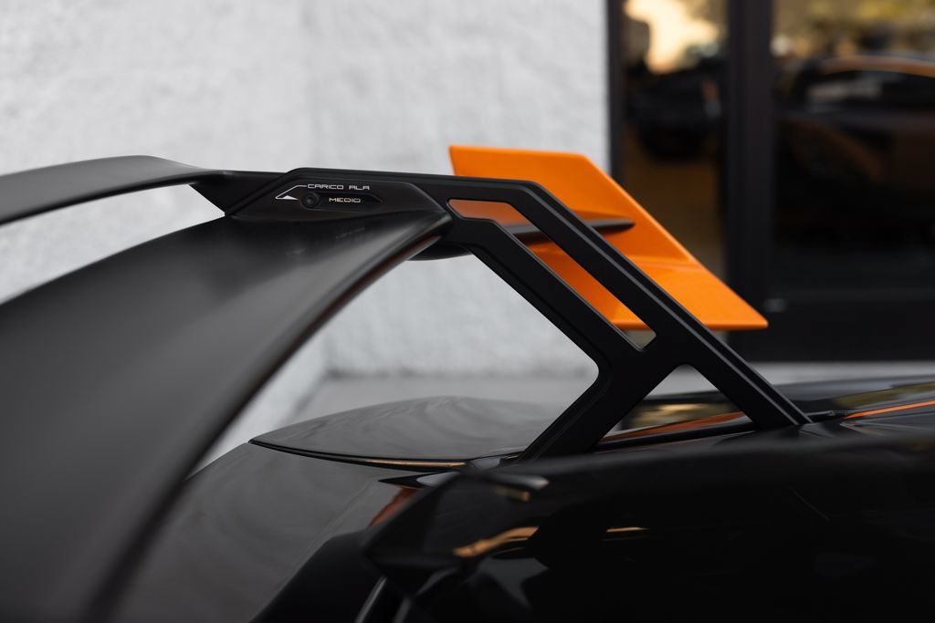 Used 2023 Lamborghini Huracan STO RWD image 11
