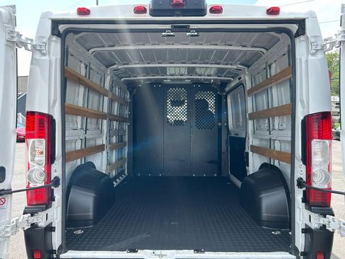 Used 2025 RAM ProMaster 2500 w/ U-Haul Equipment Group FWD image 35