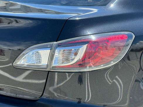 Used 2011 MAZDA MAZDA3 i Touring image 23