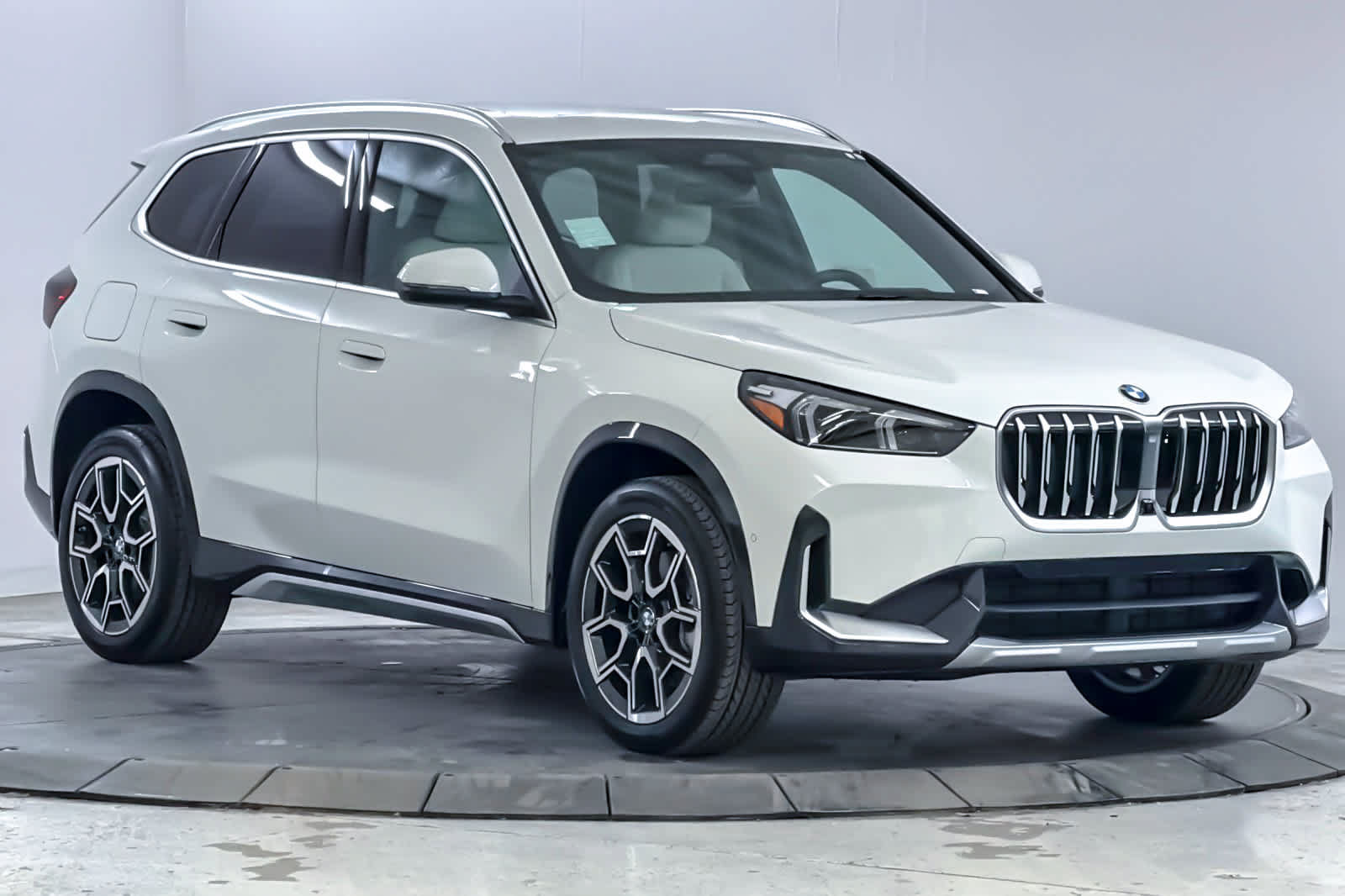 Used 2026 BMW X1 xDrive28i w/ Technology Package AWD/4WD image 9