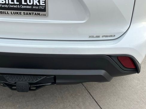 Used 2023 Toyota Highlander XLE image 9