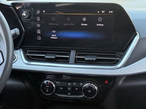 Certified 2025 Chevrolet Trax LT image 19