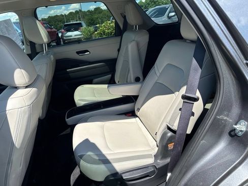 Used 2024 Nissan Pathfinder SL w/ SL Premium Package AWD/4WD image 8