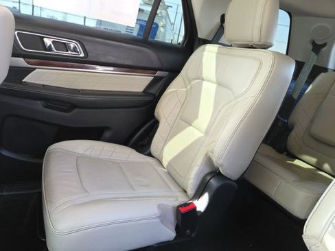 Used 2017 Ford Explorer Platinum AWD/4WD image 23