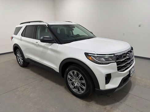 New 2026 Ford Explorer Active w/ Active Comfort Package image 3