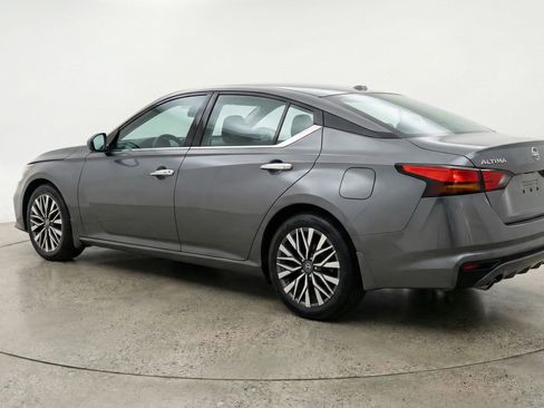 Used 2025 Nissan Altima 2.5 SV image 6