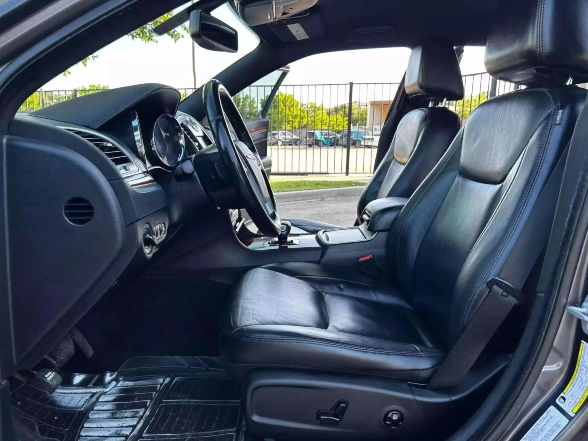 Used 2013 Chrysler 300 RWD image 22