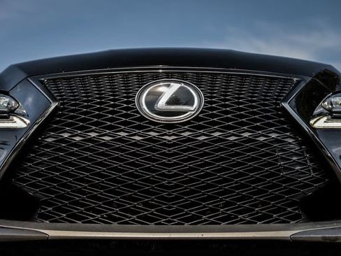 Used 2015 Lexus RC F w/ Premium Package RWD image 9