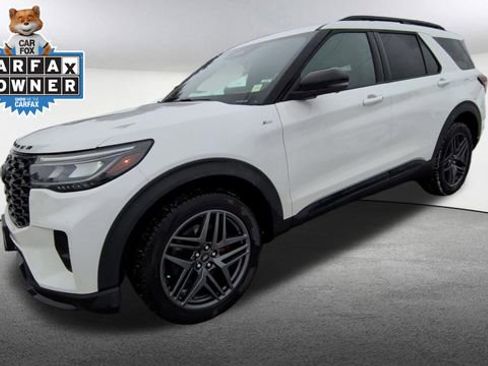 Used 2025 Ford Explorer ST-Line w/ Premium Package image 5