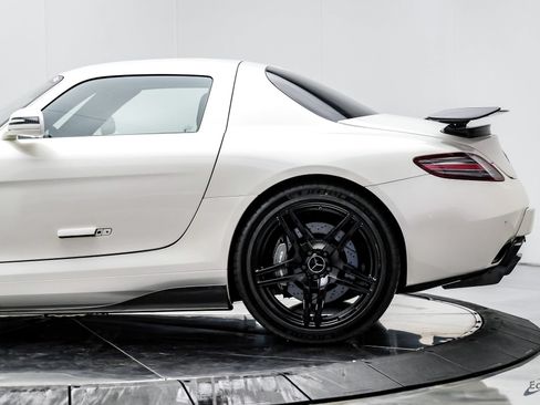 Used 2011 Mercedes-Benz SLS AMG Coupe image 12