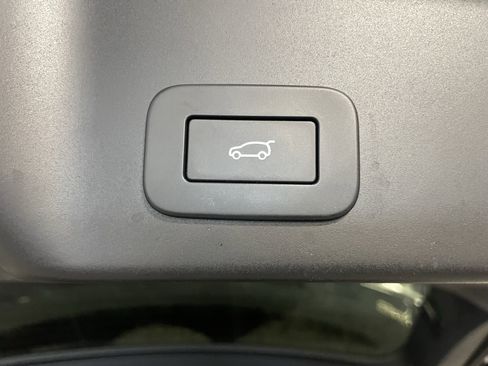 Used 2024 Land Rover Range Rover Evoque S image 37