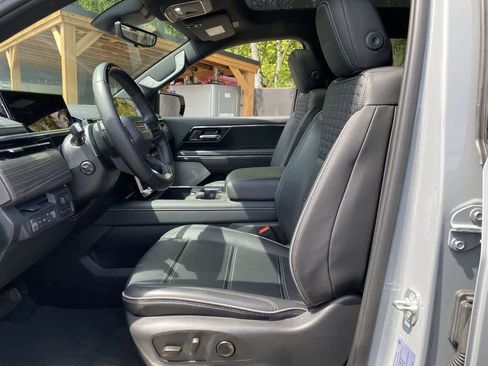 Used 2025 GMC Sierra EV Denali AWD/4WD image 13