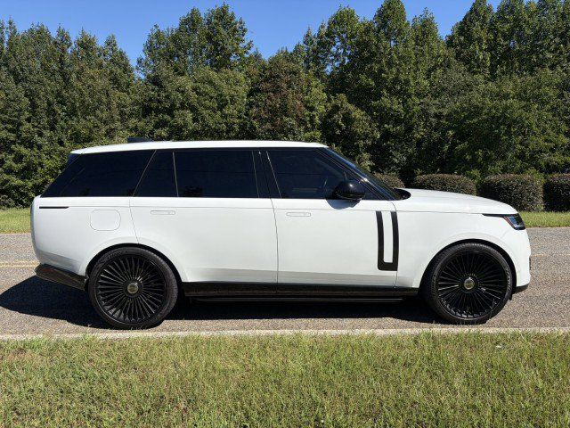 Used 2023 Land Rover Range Rover Long Wheelbase SE AWD/4WD image 11