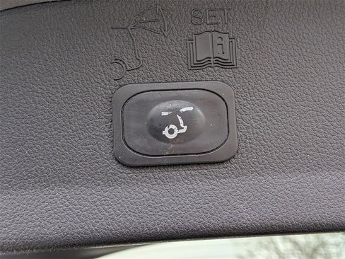 Used 2015 Ford Escape SE w/ Equipment Group 201A image 6