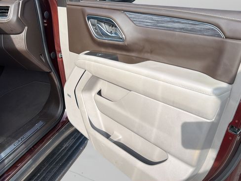 Used 2023 GMC Yukon SLT w/ SLT Premium Package AWD/4WD image 9