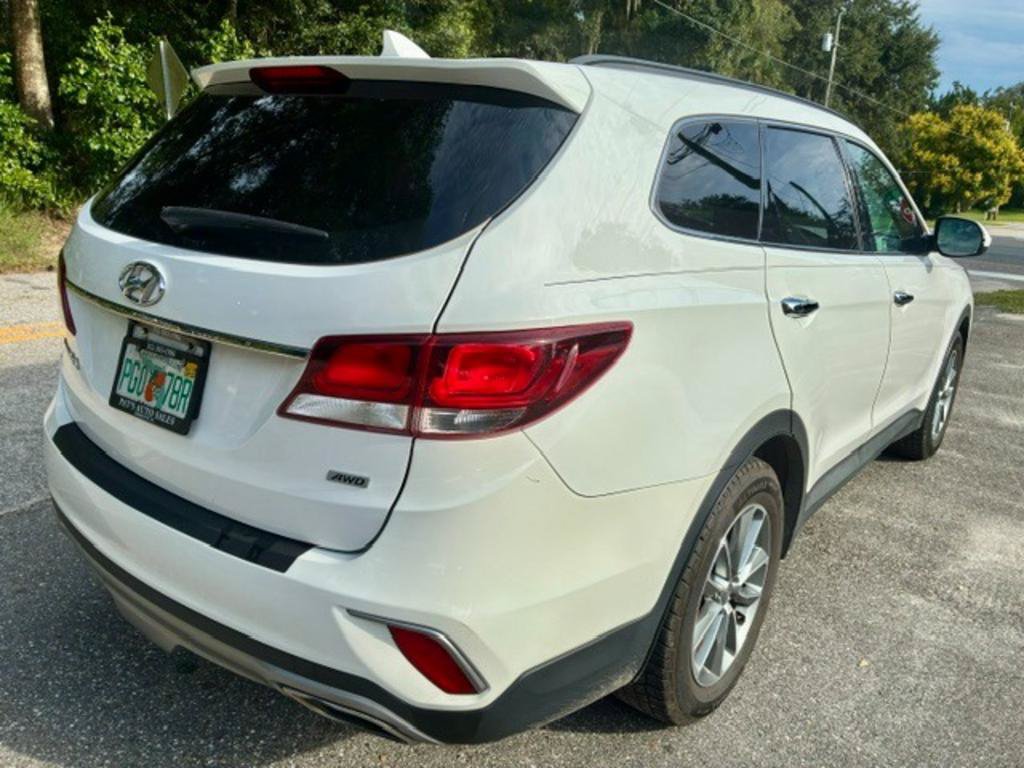 Used 2017 Hyundai Santa Fe SE w/ Cargo Package AWD/4WD image 4