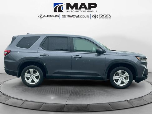 Used 2023 Honda Pilot LX image 6