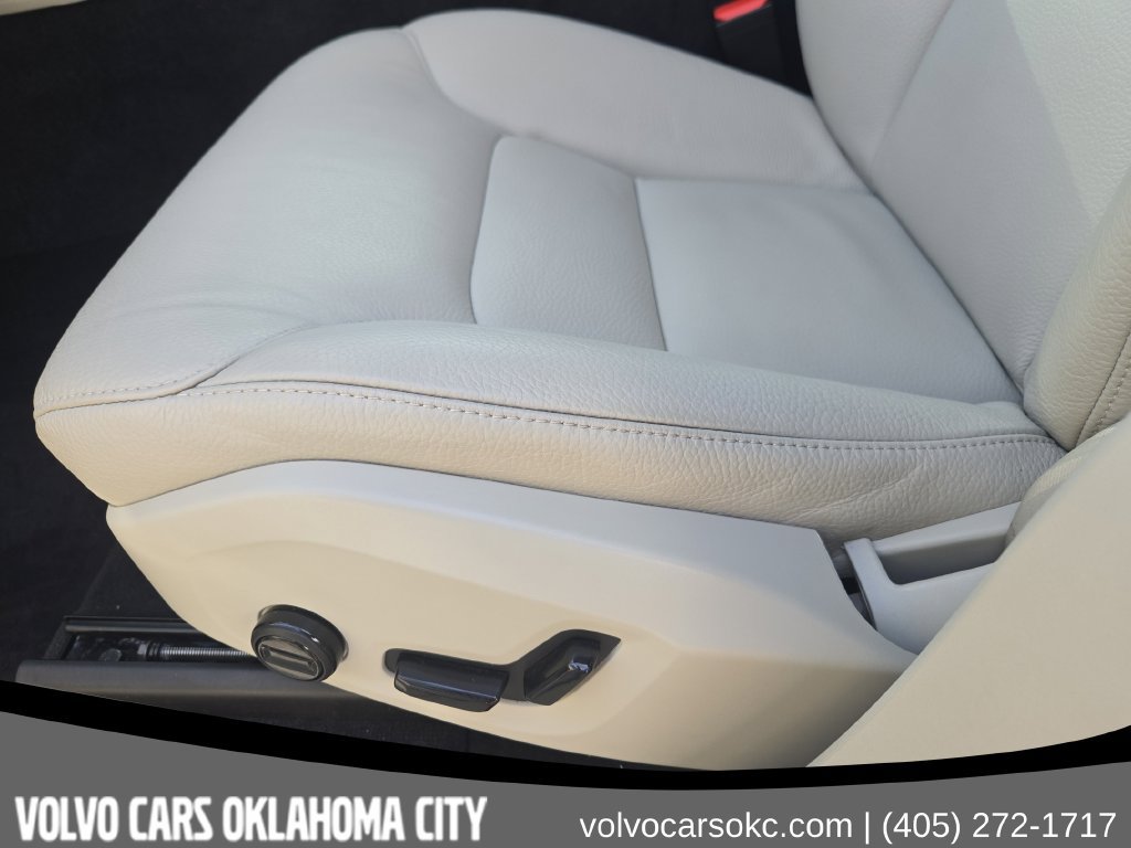 Certified 2025 Volvo XC90 B5 Core w/ Protection Package Premier AWD/4WD image 18