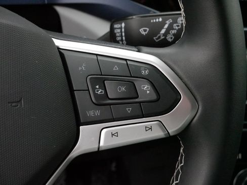 Certified 2024 Volkswagen Taos SE image 25