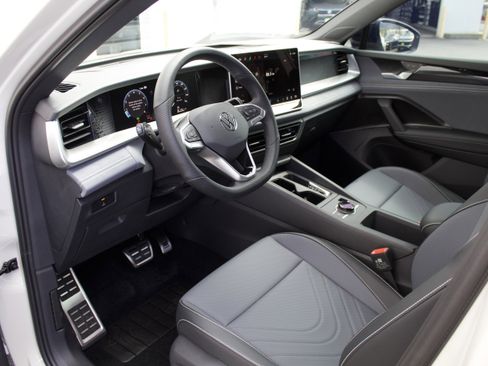 New 2026 Volkswagen Tiguan SE R-Line AWD/4WD image 10