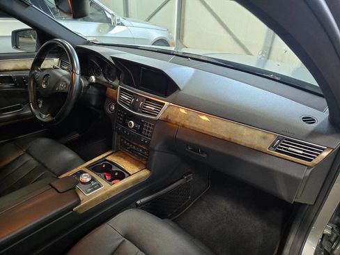 Used 2011 Mercedes-Benz E 550 Sedan image 17