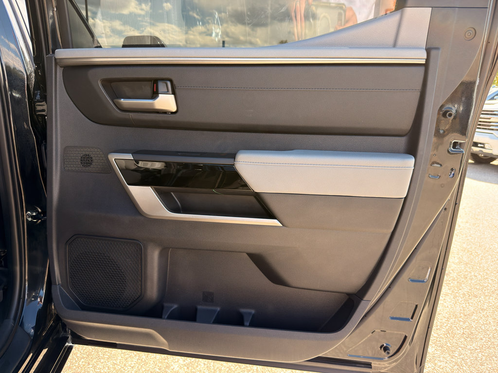 Used 2025 Toyota Tundra Limited AWD/4WD image 17