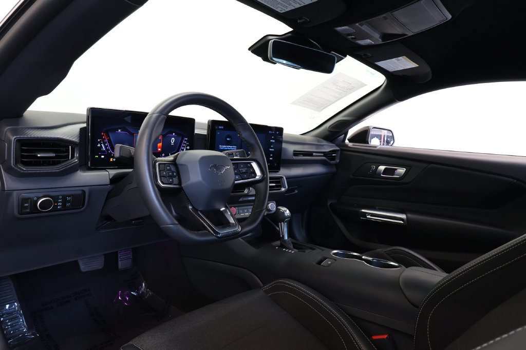 Used 2025 Ford Mustang GT RWD image 16