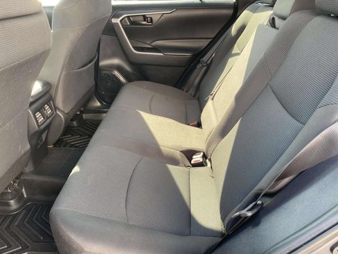 Used 2022 Toyota RAV4 LE FWD image 11