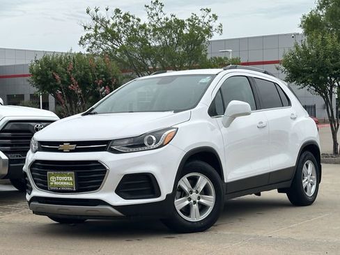 Used 2020 Chevrolet Trax LT w/ LPO, Protection Package FWD image 1