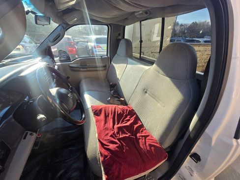 Used 2004 Ford F550 2WD Regular Cab Super Duty image 10