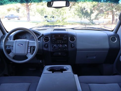 Used 2005 Ford F150 XLT image 16