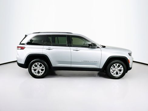 Used 2023 Jeep Grand Cherokee Limited image 10