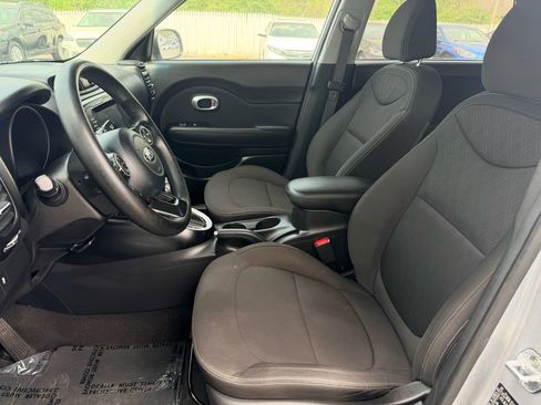 Used 2018 Kia Soul w/ Convenience Package image 12