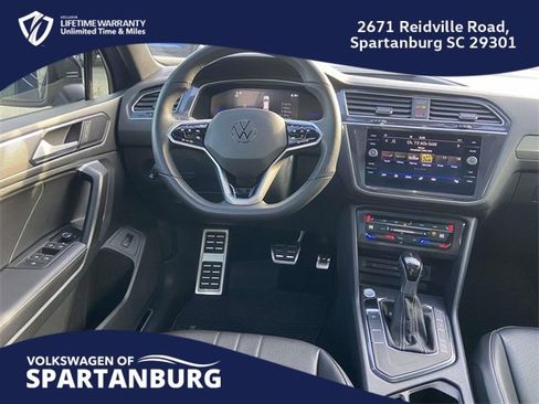 Used 2024 Volkswagen Tiguan SE R-Line image 12
