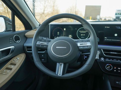 New 2025 Hyundai Sonata Limited image 13
