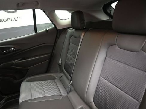 Used 2024 Chevrolet Trax LT w/ Sunroof Package FWD image 13