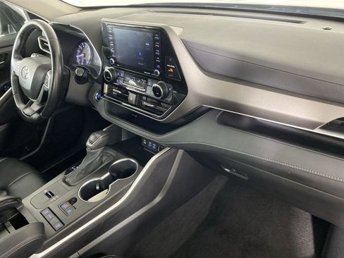 Used 2022 Toyota Highlander XLE image 28
