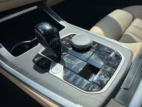 Used 2022 BMW X7 xDrive40i w/ M Sport Package AWD/4WD image 16