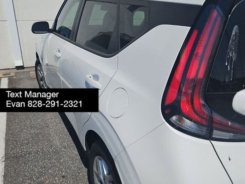 Used 2025 Kia Soul LX w/ LX Technology Package FWD image 6