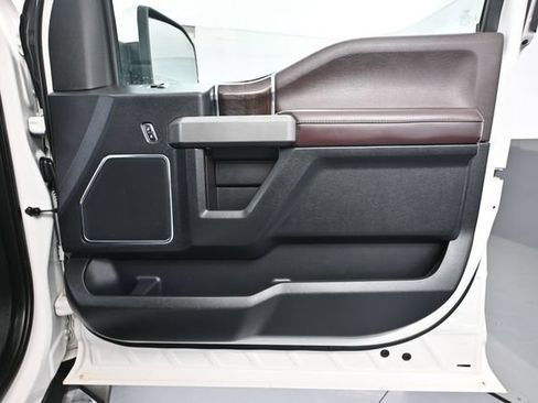 Used 2017 Ford F150 Platinum w/ Equipment Group 701A Luxury AWD/4WD image 44