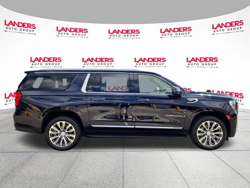 Used 2021 GMC Yukon XL Denali image 2