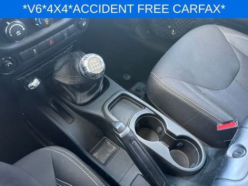 Used 2017 Jeep Wrangler Unlimited Sahara w/ Connectivity Group AWD/4WD image 24