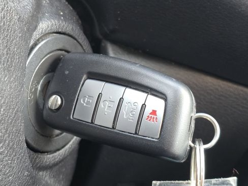 Used 2022 Nissan Versa S image 32