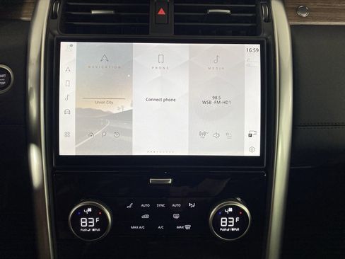 Used 2025 Land Rover Discovery S image 21