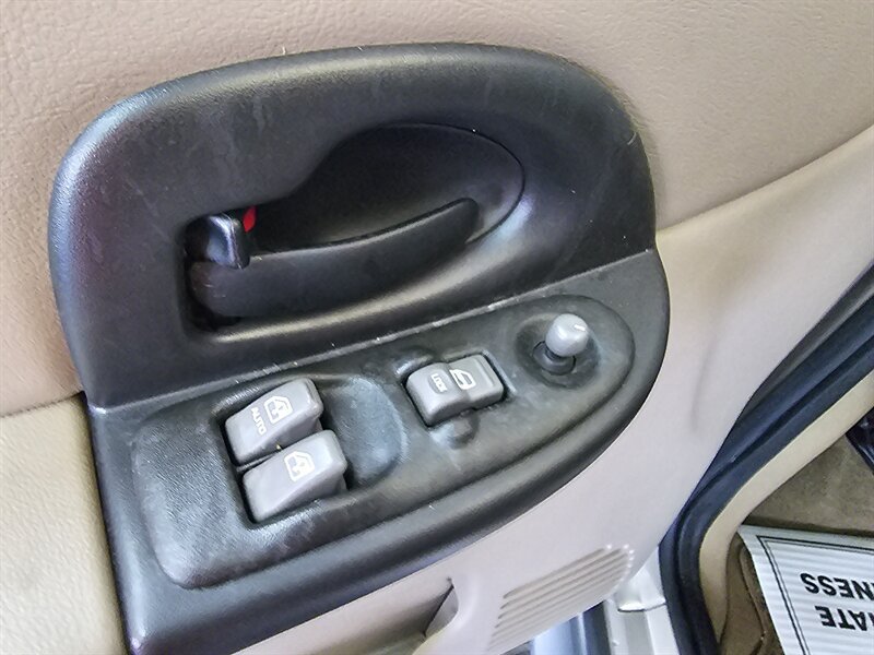 Used 2004 Pontiac Montana Extended w/ Convenience Package #1 FWD image 32